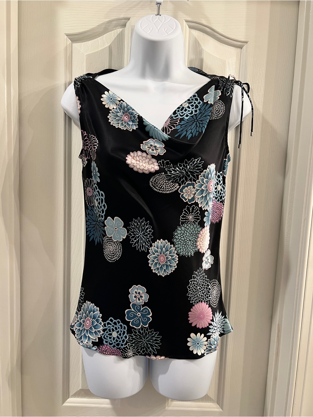 Womens black delicate art print sleeveless blouse